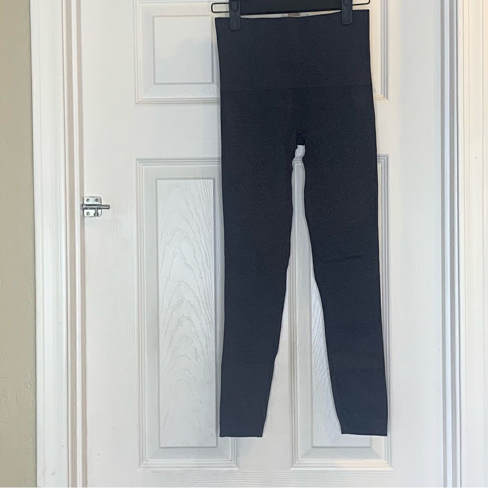 Spanx High WaistedāGray Seamless Leggings SizeāSmall